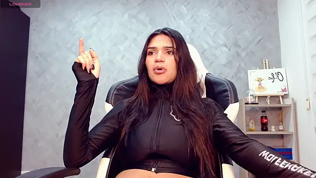 Snapshot of Roxxi_2110 chatting on 29, 11, 2025 Roxxi 2110 online show from 29, 11, 2025