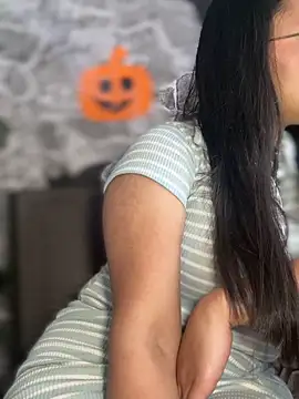 Liulee2 online show from 1, 11, 2025