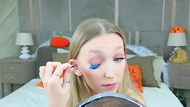 KellyBradford online show from 4, 11, 2025