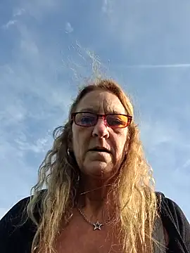 HotWifeLyn68 online show from 5, 11, 2025