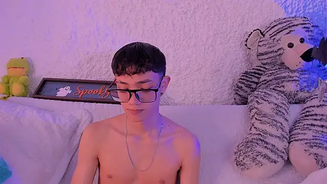 thiago kinghot online show from 4, 11, 2025