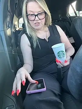 SuzieSub online show from 3, 3, 2026