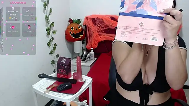 Julieta curvy69 online show from 14, 10, 2025