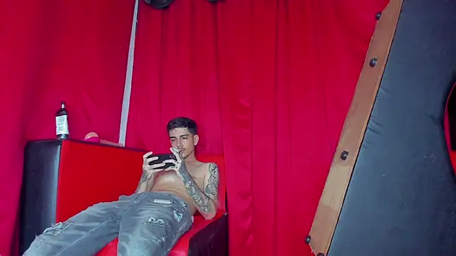 Snapshot of extreme_hot_crazy chatting on 20, 10, 2025 extreme hot crazy online show from 20, 10, 2025