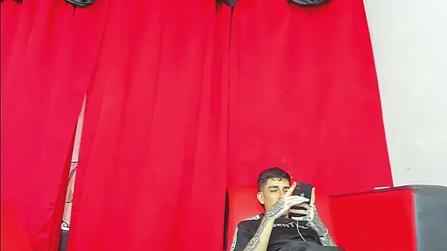 Snapshot of extreme_hot_crazy chatting on 15, 12, 2025 extreme hot crazy online show from 15, 12, 2025