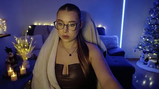 Snapshot of Emma_candyyy chatting on 24, 11, 2025 Emma candyyy online show from 24, 11, 2025