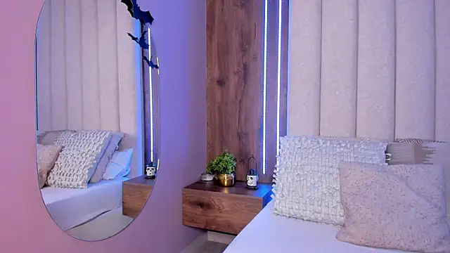 LucySalvatore  online show from 20, 10, 2025