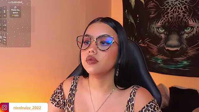 nicol ruizz online show from 8, 11, 2025