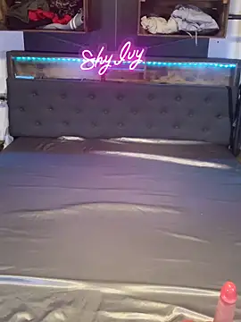 Shy Ivy online show from 7, 10, 2025
