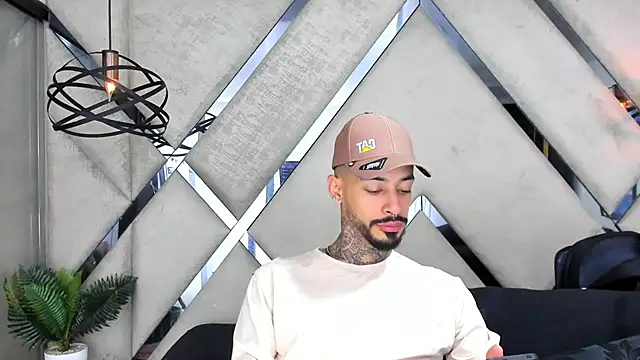 Snapshot of VinzenzRizzo chatting on 22, 10, 2025 VinzenzRizzo online show from 22, 10, 2025