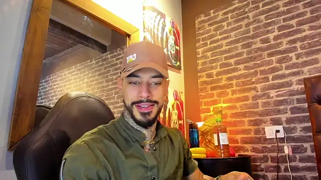 Snapshot of VinzenzRizzo chatting on 25, 10, 2025 VinzenzRizzo online show from 25, 10, 2025