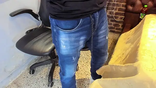 Snapshot of VinzenzRizzo chatting on 27, 10, 2025 VinzenzRizzo online show from 27, 10, 2025