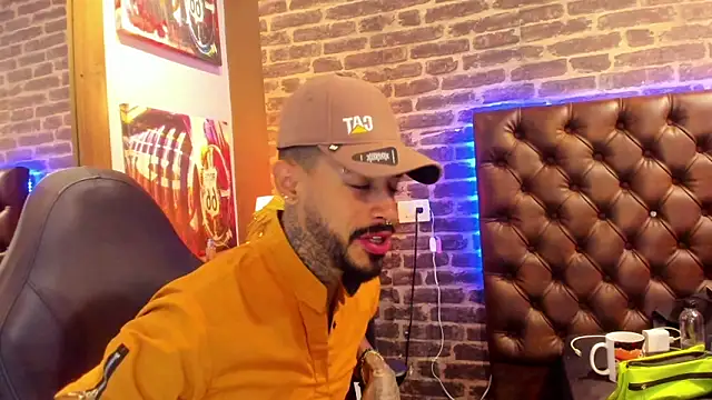 Snapshot of VinzenzRizzo chatting on 30, 10, 2025 VinzenzRizzo online show from 30, 10, 2025