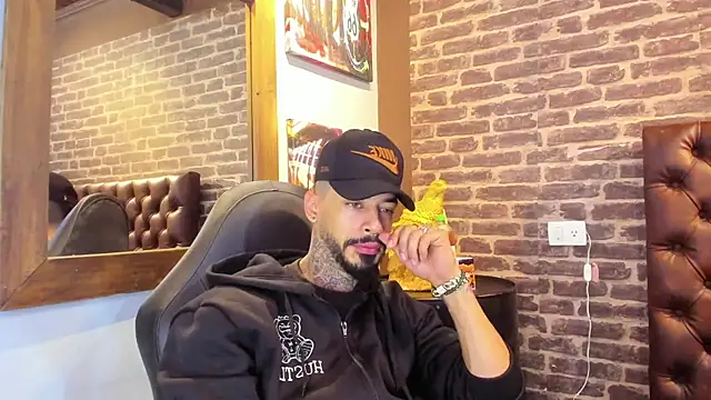 Snapshot of VinzenzRizzo chatting on 5, 11, 2025 VinzenzRizzo online show from 5, 11, 2025