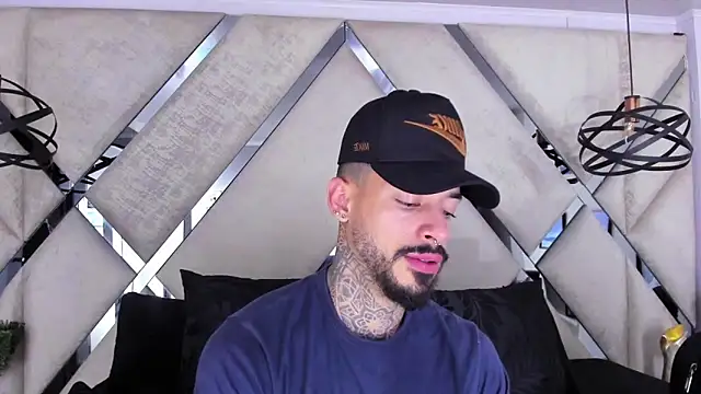 Snapshot of VinzenzRizzo chatting on 8, 11, 2025 VinzenzRizzo online show from 8, 11, 2025