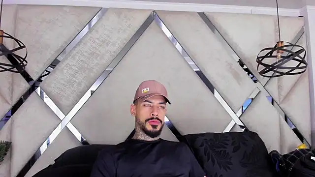 Snapshot of VinzenzRizzo chatting on 9, 11, 2025 VinzenzRizzo online show from 9, 11, 2025