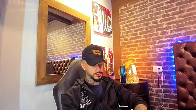 Snapshot of VinzenzRizzo chatting on 15, 11, 2025 VinzenzRizzo online show from 15, 11, 2025