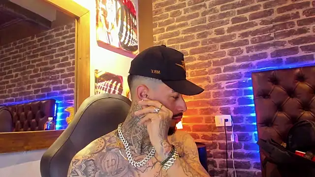 Snapshot of VinzenzRizzo chatting on 15, 11, 2025 VinzenzRizzo online show from 15, 11, 2025