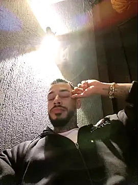 Snapshot of VinzenzRizzo chatting on 17, 11, 2025 VinzenzRizzo online show from 17, 11, 2025