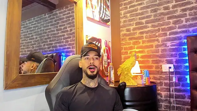 Snapshot of VinzenzRizzo chatting on 19, 11, 2025 VinzenzRizzo online show from 19, 11, 2025