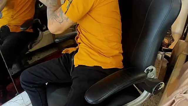 Snapshot of VinzenzRizzo chatting on 26, 11, 2025 VinzenzRizzo online show from 26, 11, 2025