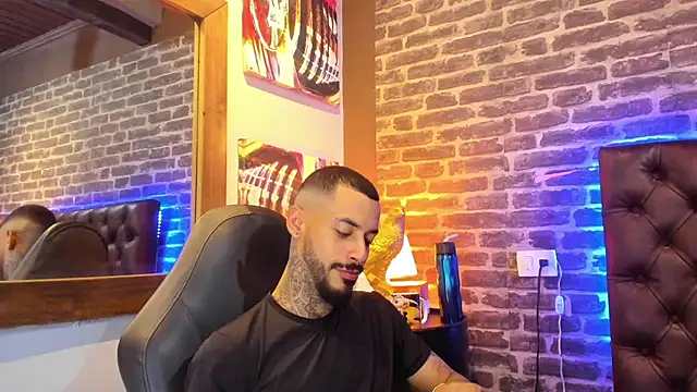 Snapshot of VinzenzRizzo chatting on 4, 12, 2025 VinzenzRizzo online show from 4, 12, 2025