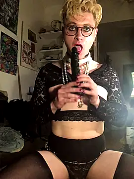 Snapshot of Sissy_Cindy_Whore chatting on 19, 9, 2025 Sissy Cindy Whore online show from 19, 9, 2025