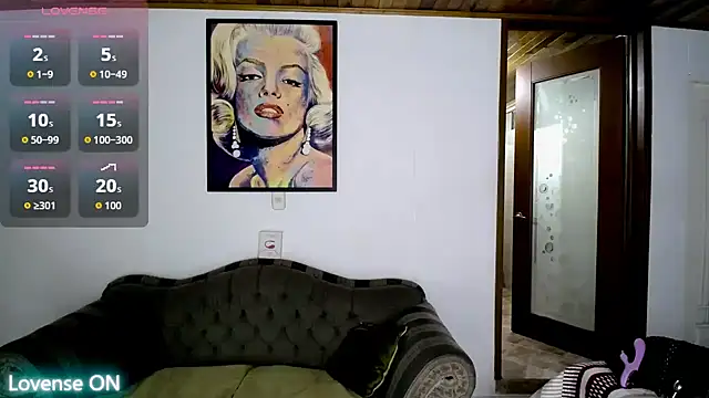 Snapshot of leahot29 chatting on 28, 9, 2025 leahot29 online show from 28, 9, 2025