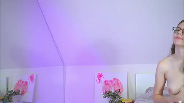 Snapshot of SabrinaSutton chatting on 10, 11, 2025 SabrinaSutton online show from 10, 11, 2025