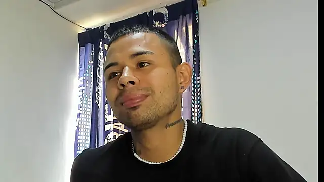 Snapshot of _Logan_Colton_ chatting on 20, 11, 2025 Logan Colton online show from 20, 11, 2025