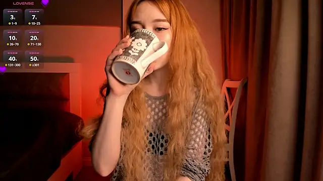 Snapshot of Clarity_Yumi chatting on 19, 10, 2025 Clarity Yumi online show from 19, 10, 2025