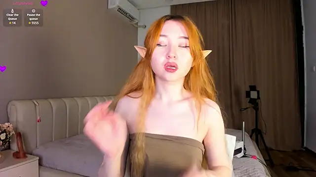 Snapshot of Clarity_Yumi chatting on 31, 10, 2025 Clarity Yumi online show from 31, 10, 2025