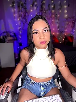 Snapshot of Debora-1010 chatting on 15, 12, 2025 Debora-1010 online show from 15, 12, 2025