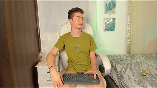 Snapshot of ThiagooJames chatting on 10, 10, 2025 ThiagooJames online show from 10, 10, 2025