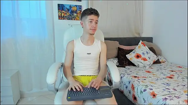 Snapshot of ThiagooJames chatting on 22, 10, 2025 ThiagooJames online show from 22, 10, 2025