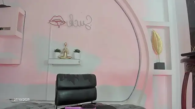 Snapshot of Vicky_Hottman chatting on 28, 10, 2025 Vicky Hottman online show from 28, 10, 2025