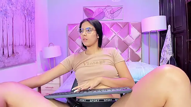 DanniaKross online show from 19, 9, 2025