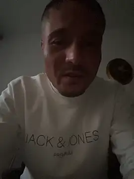 Snapshot of OfferedTearing chatting on 27, 9, 2025 OfferedTearing online show from 27, 9, 2025