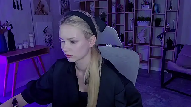 AvaDaviis online show from 19, 9, 2025