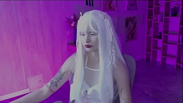 AvaDaviis online show from 12, 10, 2025