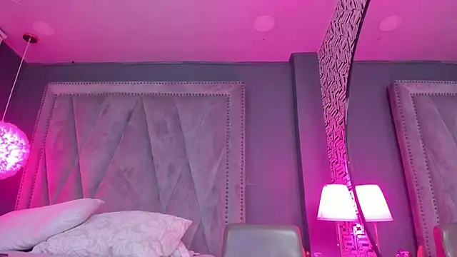 Nessa fox  online show from 13, 9, 2025