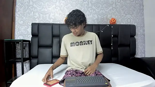 MilthonDelis online show from 31, 10, 2025