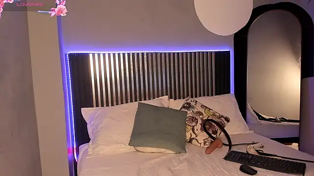 Snapshot of Emilybeltons chatting on 10, 10, 2025 Emilybeltons online show from 10, 10, 2025