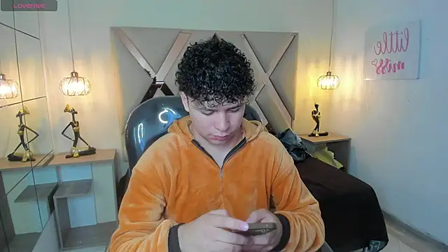 BenjaminBottonn online show from 9, 10, 2025