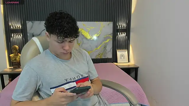 BenjaminBottonn online show from 6, 11, 2025