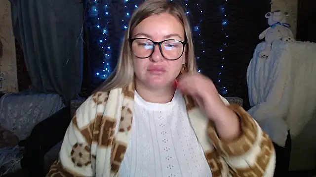 Snapshot of NikaSkylink chatting on 9, 10, 2025 NikaSkylink online show from 9, 10, 2025