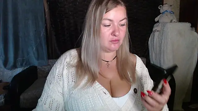 Snapshot of NikaSkylink chatting on 13, 10, 2025 NikaSkylink online show from 13, 10, 2025