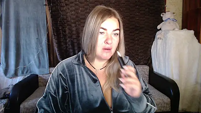 Snapshot of NikaSkylink chatting on 14, 10, 2025 NikaSkylink online show from 14, 10, 2025