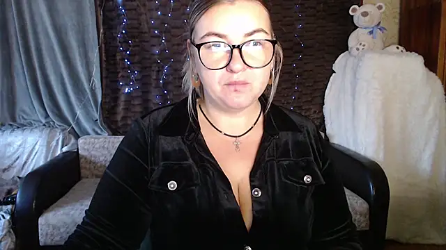 Snapshot of NikaSkylink chatting on 24, 10, 2025 NikaSkylink online show from 24, 10, 2025