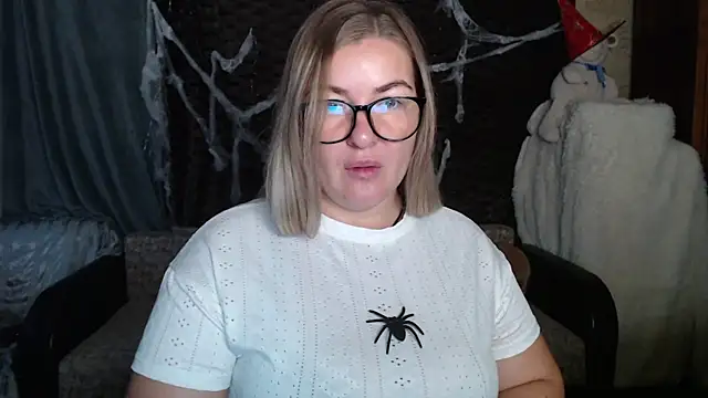 Snapshot of NikaSkylink chatting on 30, 10, 2025 NikaSkylink online show from 30, 10, 2025